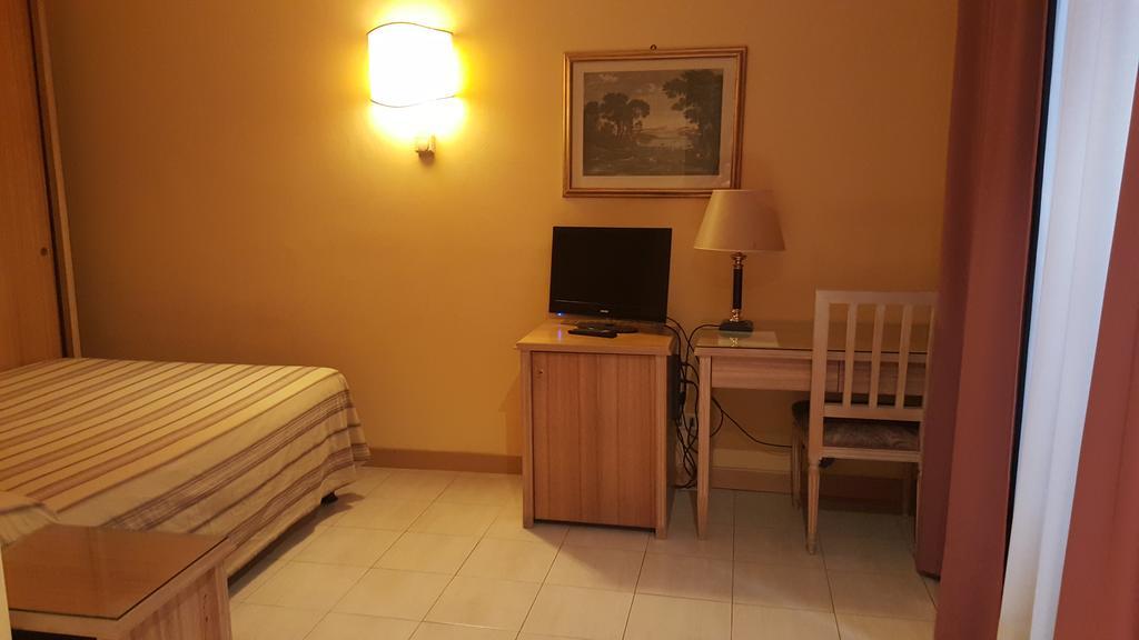 Ascot Hotel